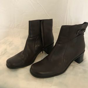 ‼️‼️Croft&Barrow Size 8 1/2. Worn once.